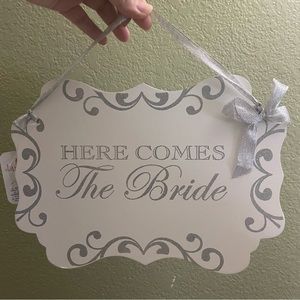 Flower girl  Robe and sign NEW *bonus white lace umbrella